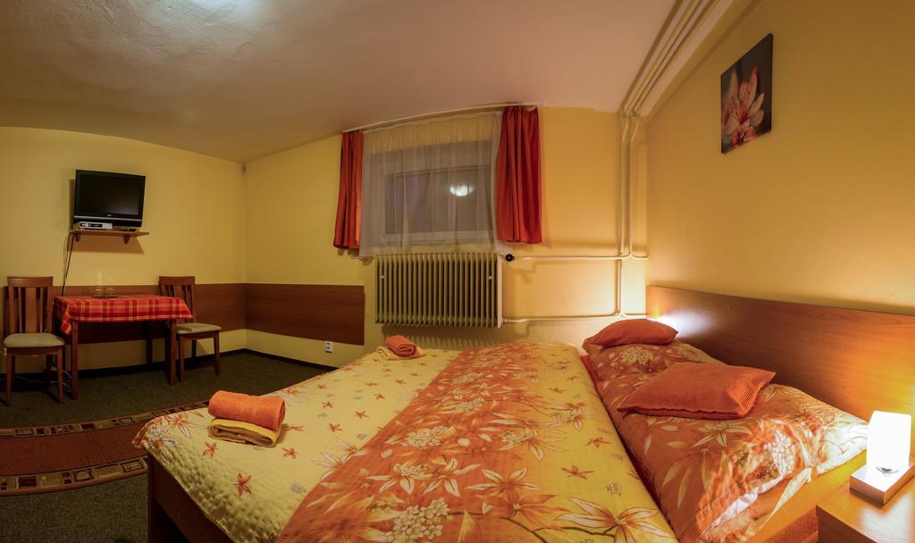 Privat Baja Hotel Liptovsky Mikulas Room photo